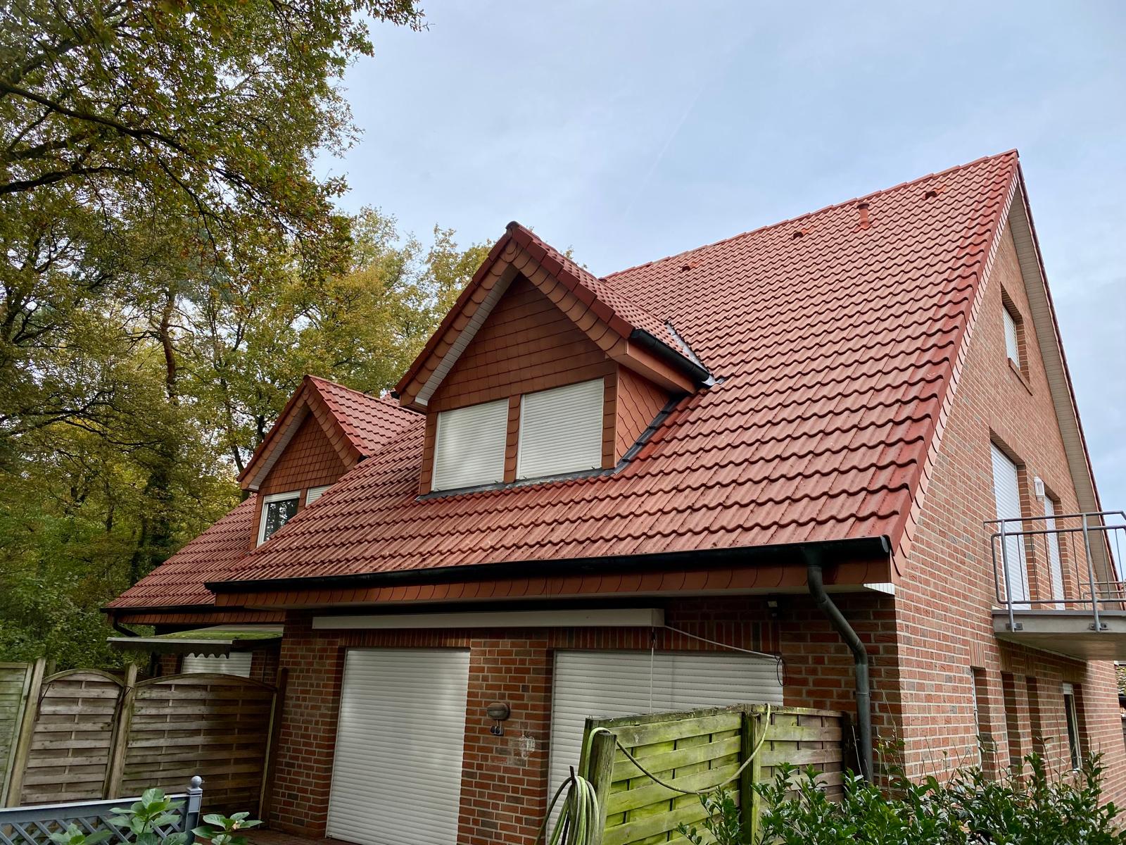 Sauberes Dach nach der professionellen Moosentfernung